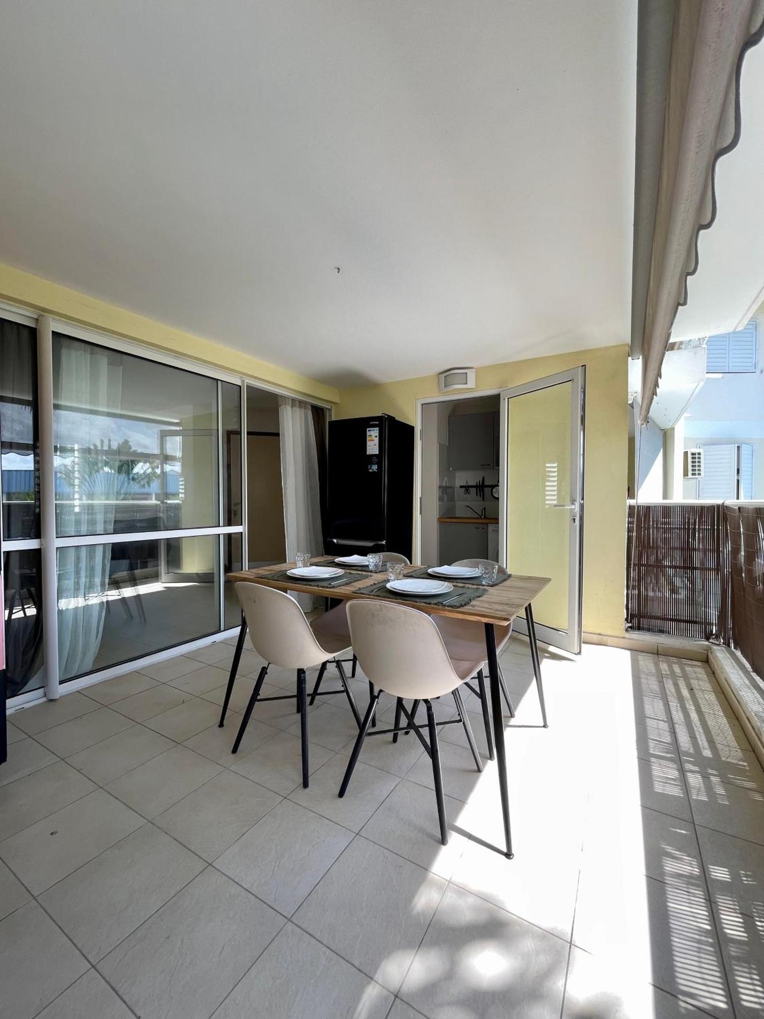 Appartement Cosy En Ville Baie-Mahault Exteriör bild