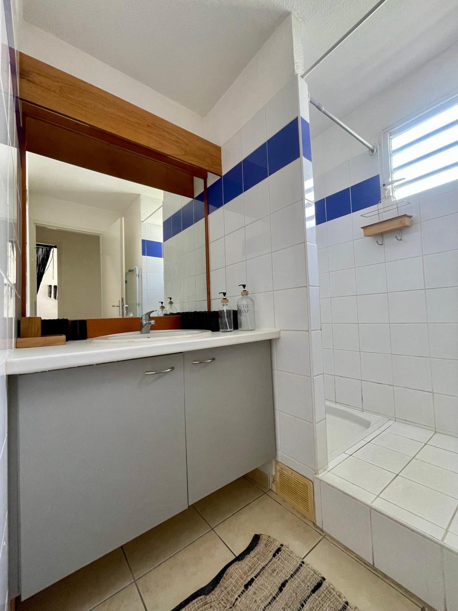 Appartement Cosy En Ville Baie-Mahault Exteriör bild