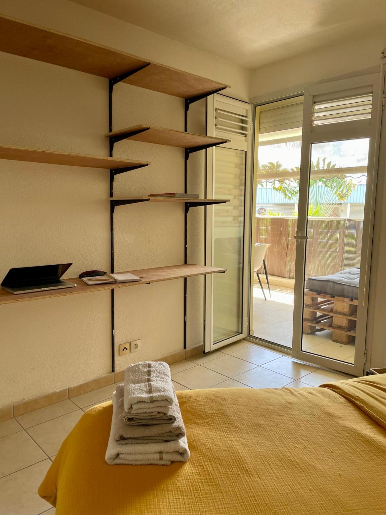 Appartement Cosy En Ville Baie-Mahault Exteriör bild